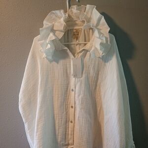 Yolinda - Mocha NWT White Ruffled Button-Up Blouse.OneSize.